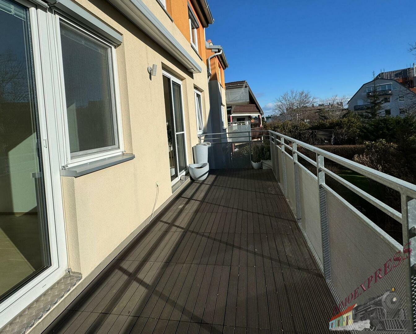 Helle 3 Zimmer-Wohnung mit 14m²-Balkon und Garagenplatz wartet auf Sie! – Top Zustand!
