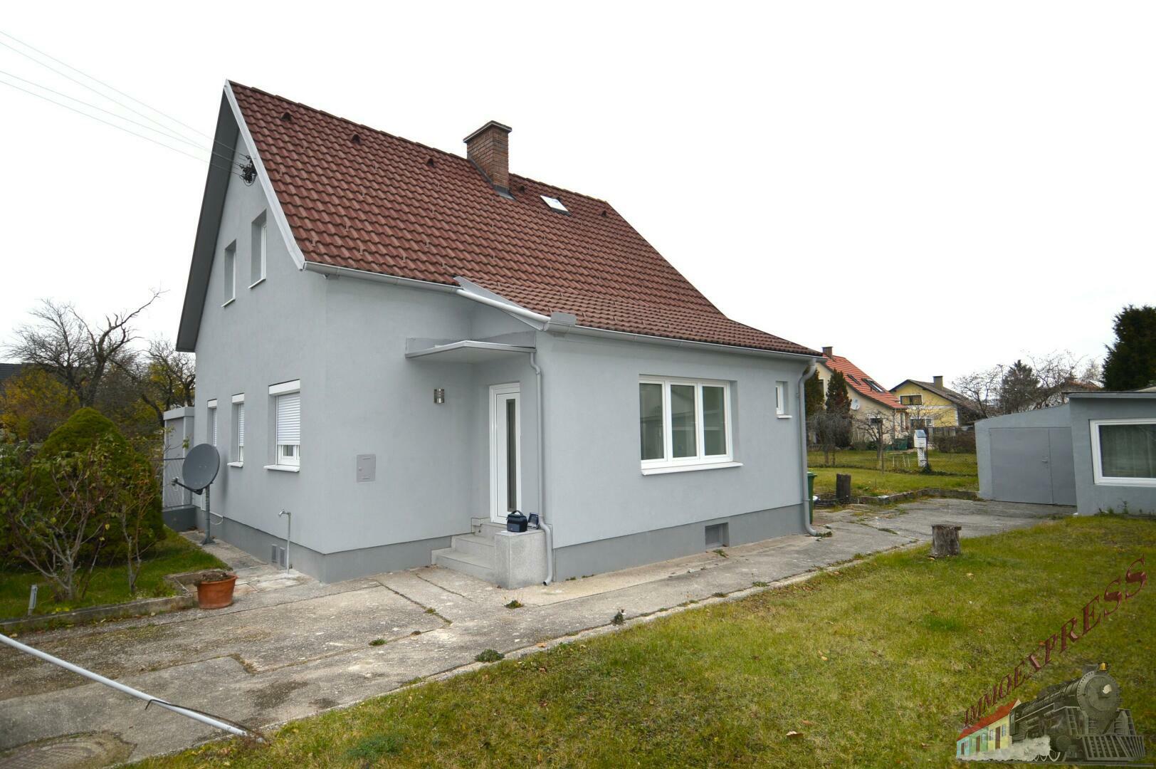 Saniertes Einfamilienhaus in ruhiger Siedlungslage mit Garage und Nebengebäude - gute Verkehrsanbindung