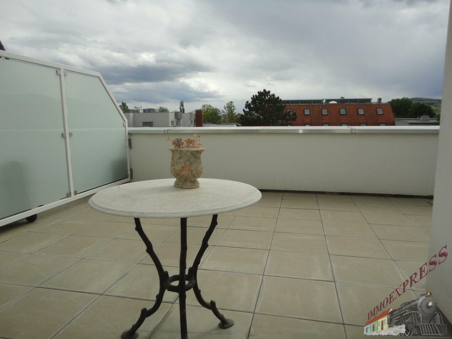 Exquisite DG-Maisonett-Wohnung mit großer Terrasse (ca.30m²) und Balkon (ca.14m²) wartet auf Sie! - *Erstbezug!*